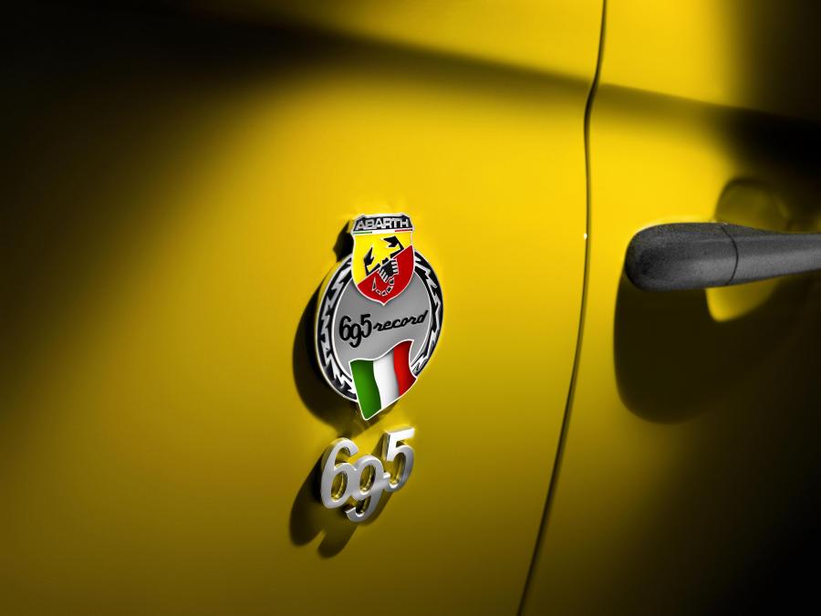 Логотип Abarth 695 Biposto Record (312) 2015 года  (WW) (фото 3 из 3)